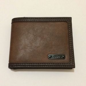 Men’s Levi Extra-Capacity Wallet